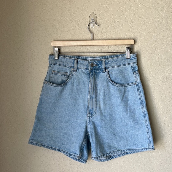 Zara light wash high rise mom shorts - Picture 2 of 8